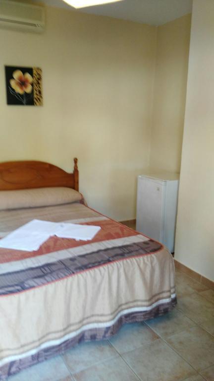 Hostal Las Parcelas Коніль-де-ла-Фронтера Екстер'єр фото
